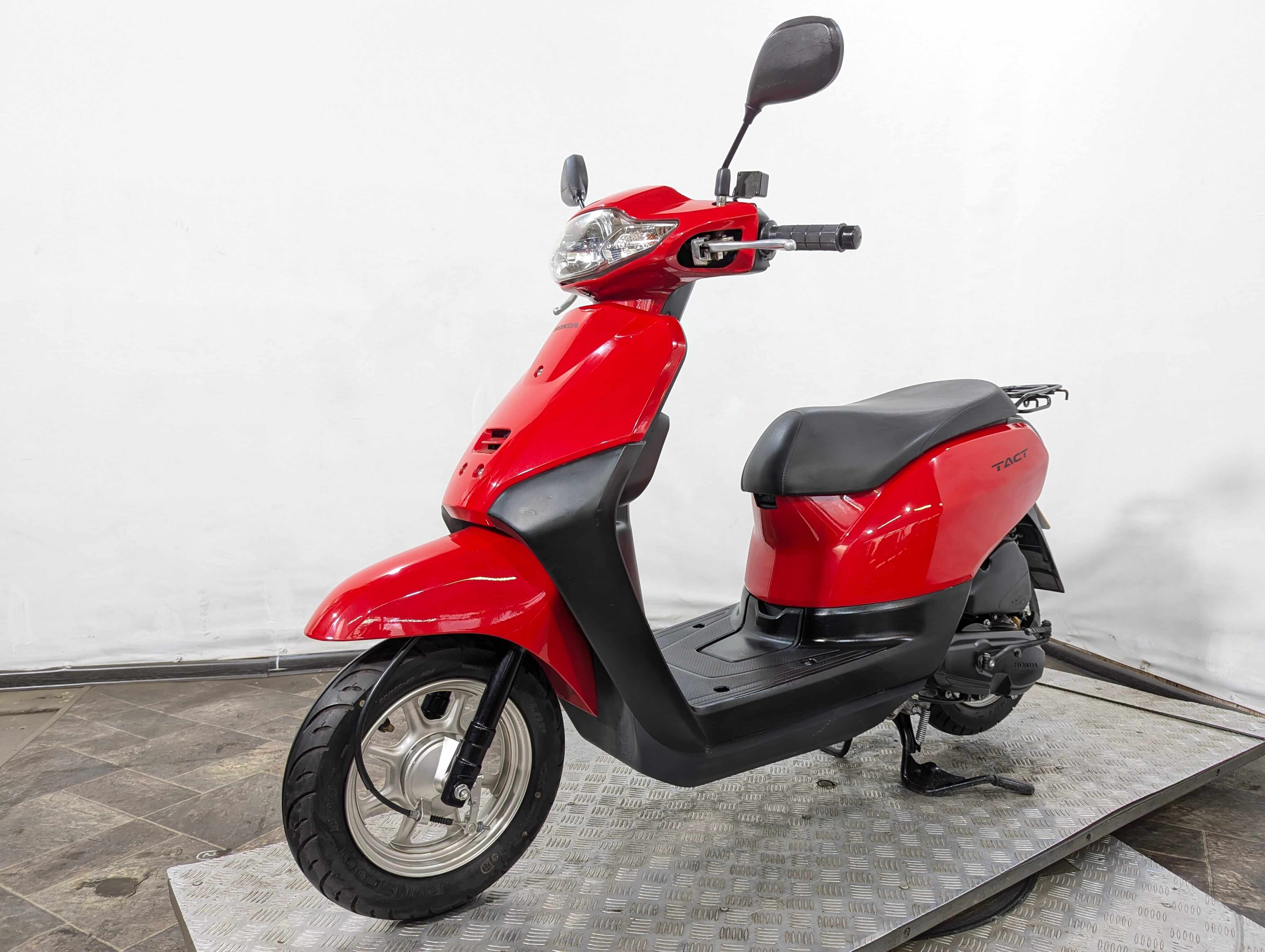 Скутер Honda Tact PGM-FI (арт. 122HA38)